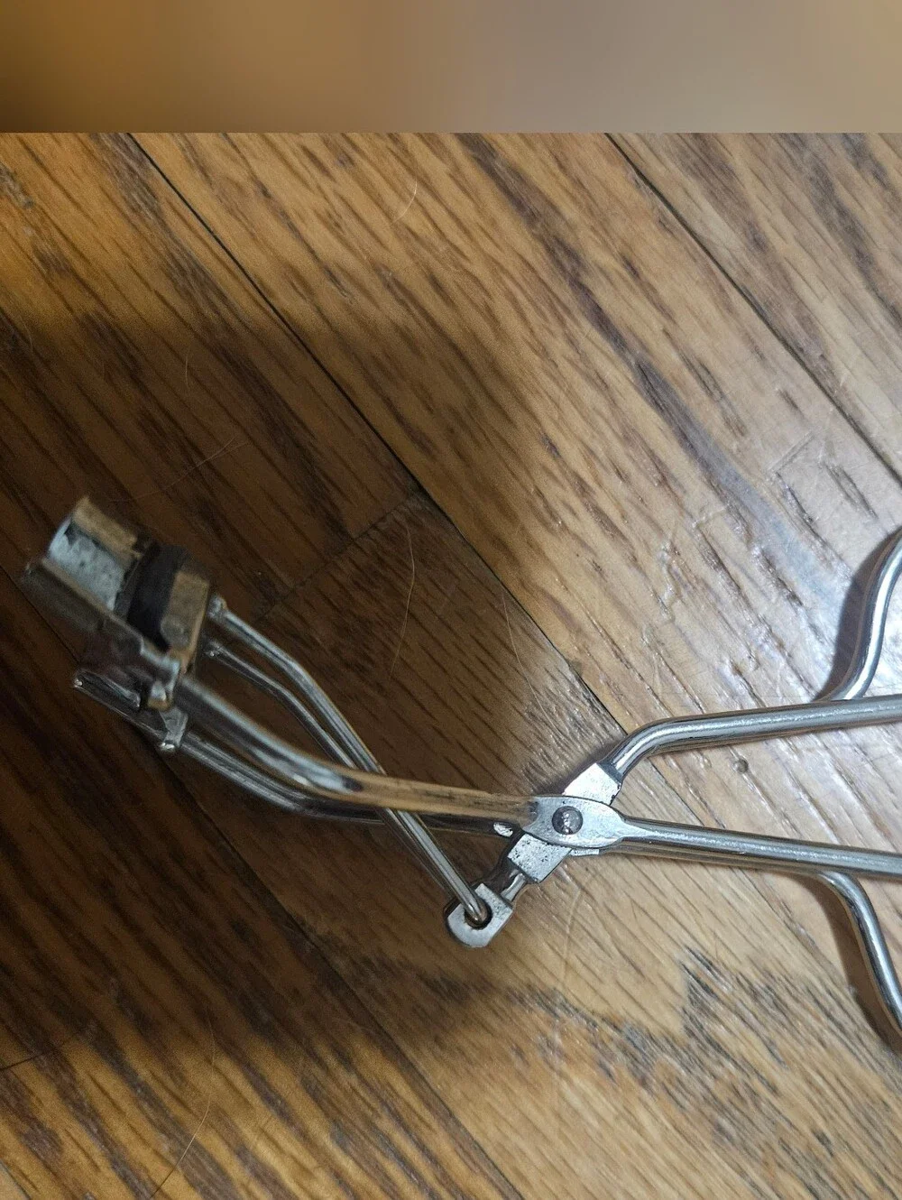 Eyelash Curler In Silver, Makeup Tool To Gentley Curl Natural Eyelashes